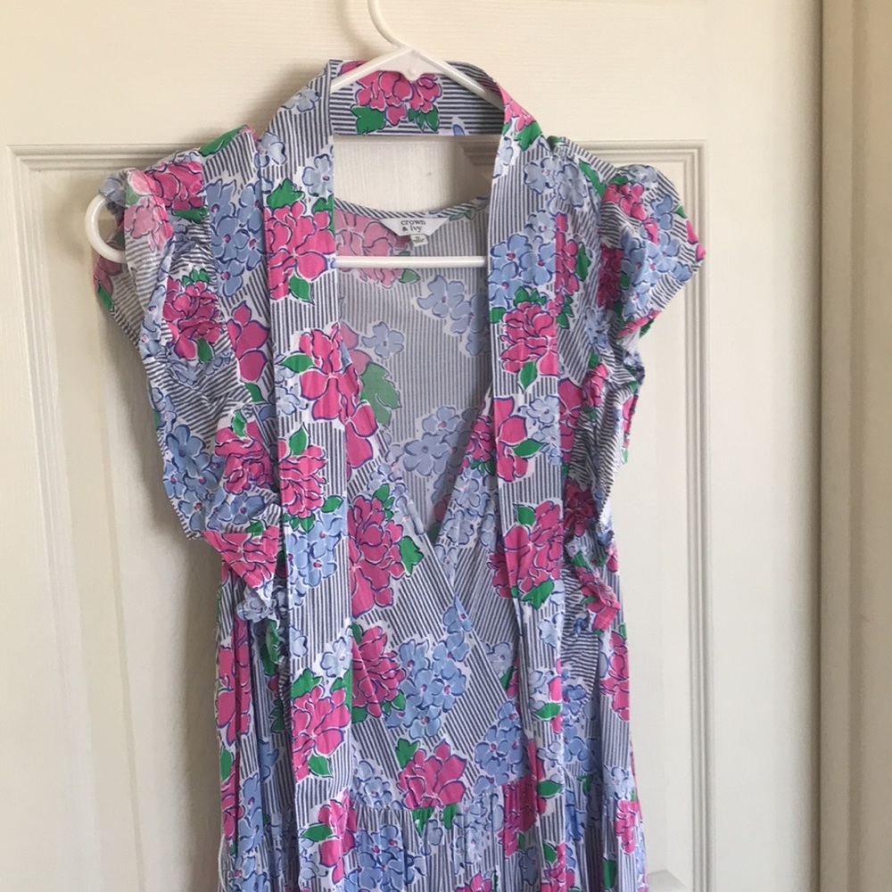 COPY - Crown & Ivy - Tiered Hydrangea VNeck Dress - Picture 2 of 9